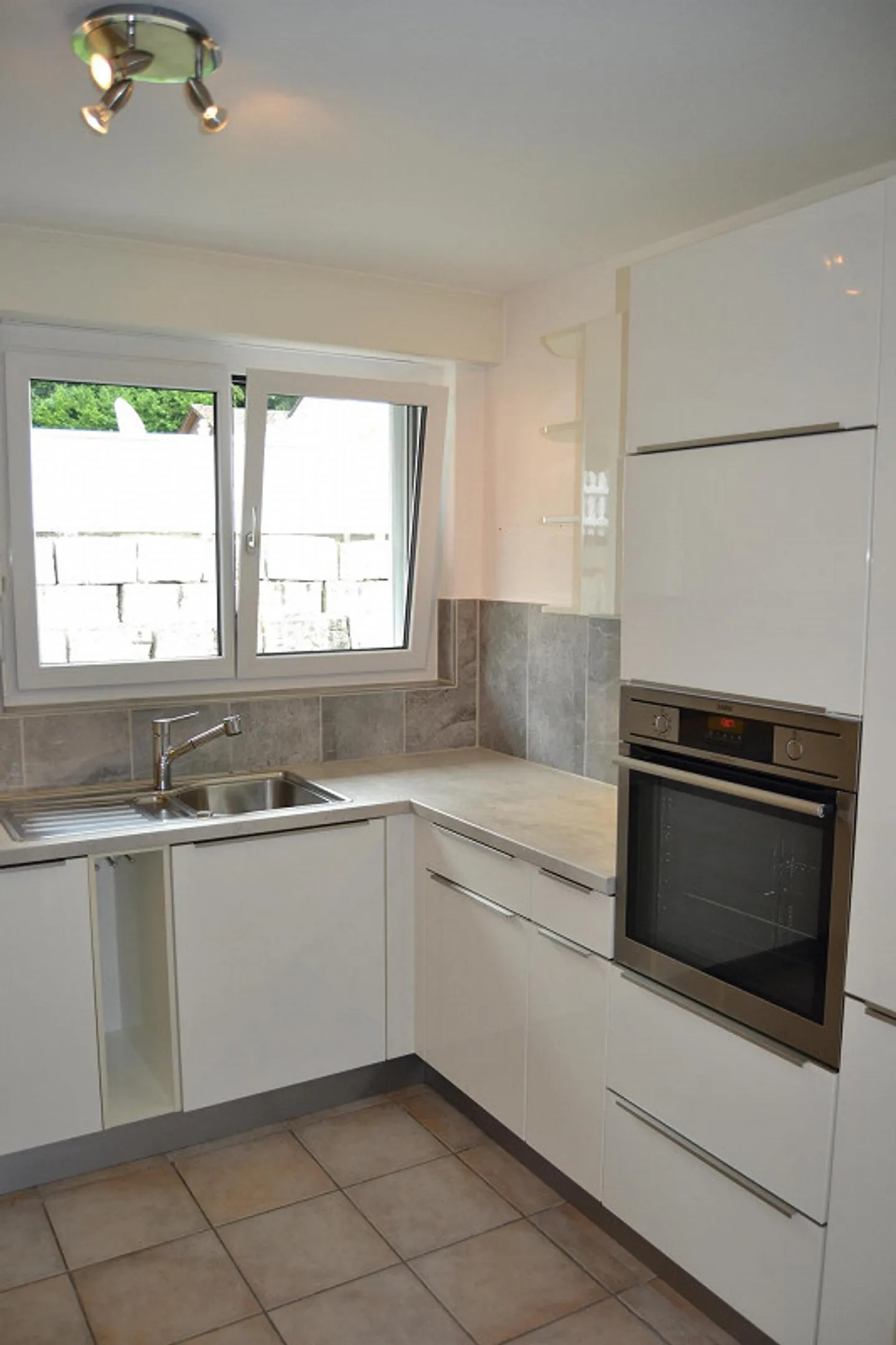Charmante Wohnung mit Terrasse - Foto 13 von 14