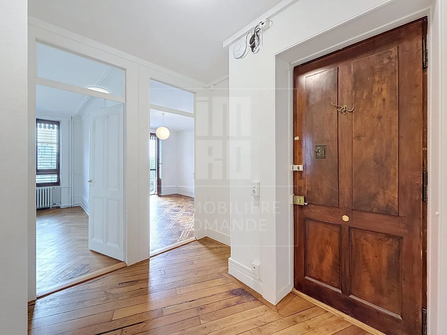 Charming Apartment in Geneva - Photo 2 of 8