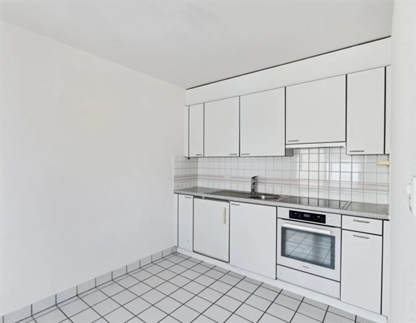 Appartement spacieux près du centre - Photo 3 sur 8