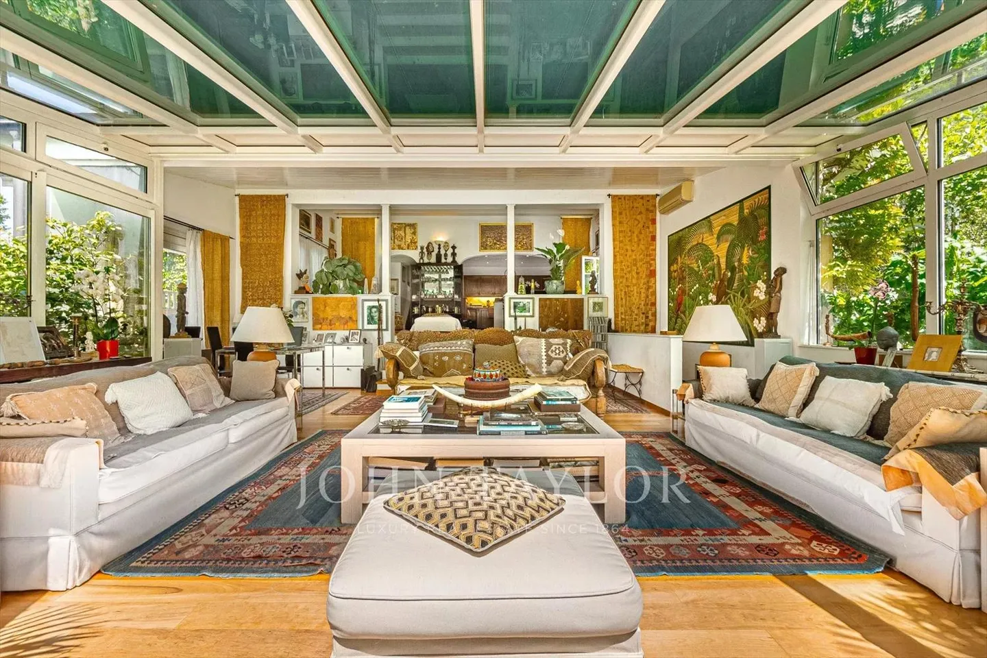 Spacious 212 m² apartment in a sought-after residential area - Photo 1 of 9