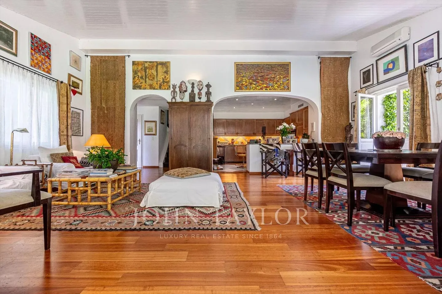 Spacious 212 m² apartment in a sought-after residential area - Photo 3 of 9