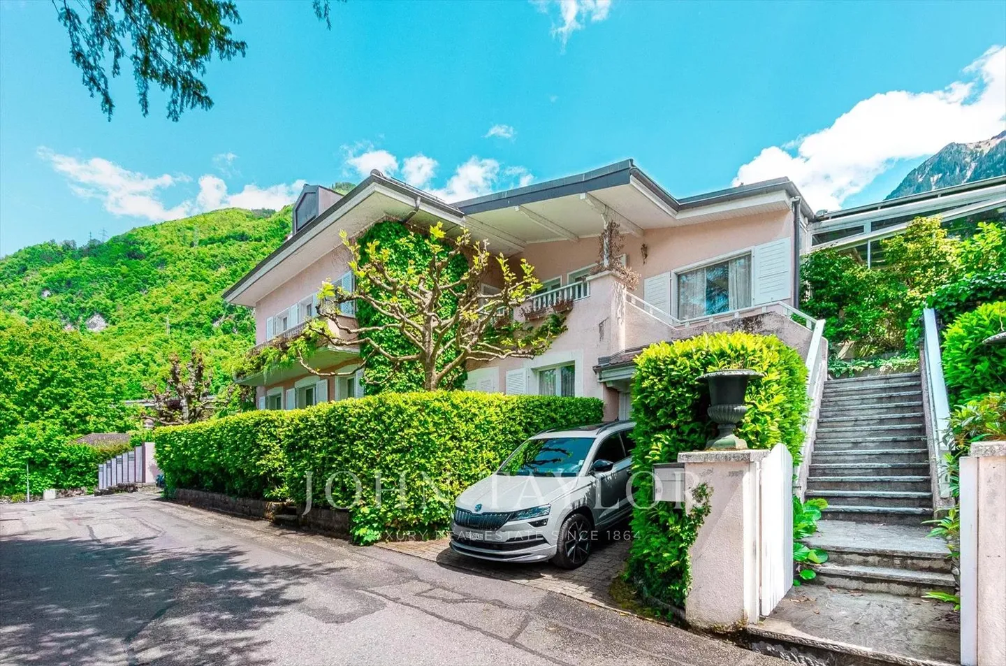 Spacious 212 m² apartment in a sought-after residential area - Photo 9 of 9