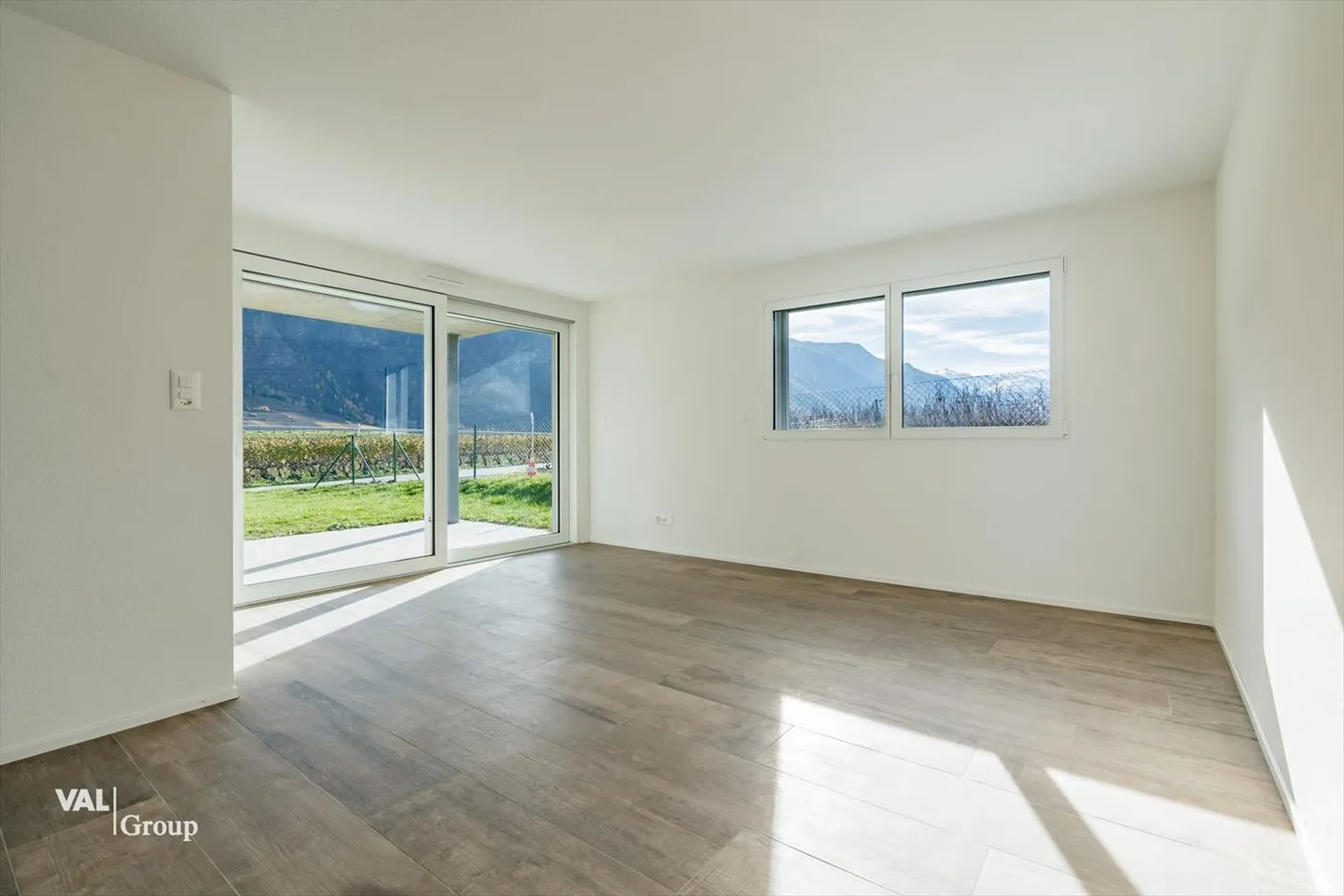 Elegante appartamento nuovo di 3,5 locali, che unisce comfort e luminosità con terrazza e giardino privato - Foto 2 di 13