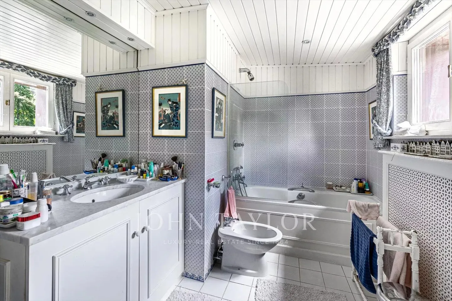 Spacious 212 m² apartment in a sought-after residential area - Photo 7 of 9