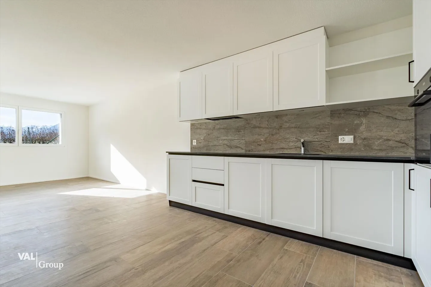 Elegante appartamento nuovo di 3,5 locali, che unisce comfort e luminosità con terrazza e giardino privato - Foto 3 di 13