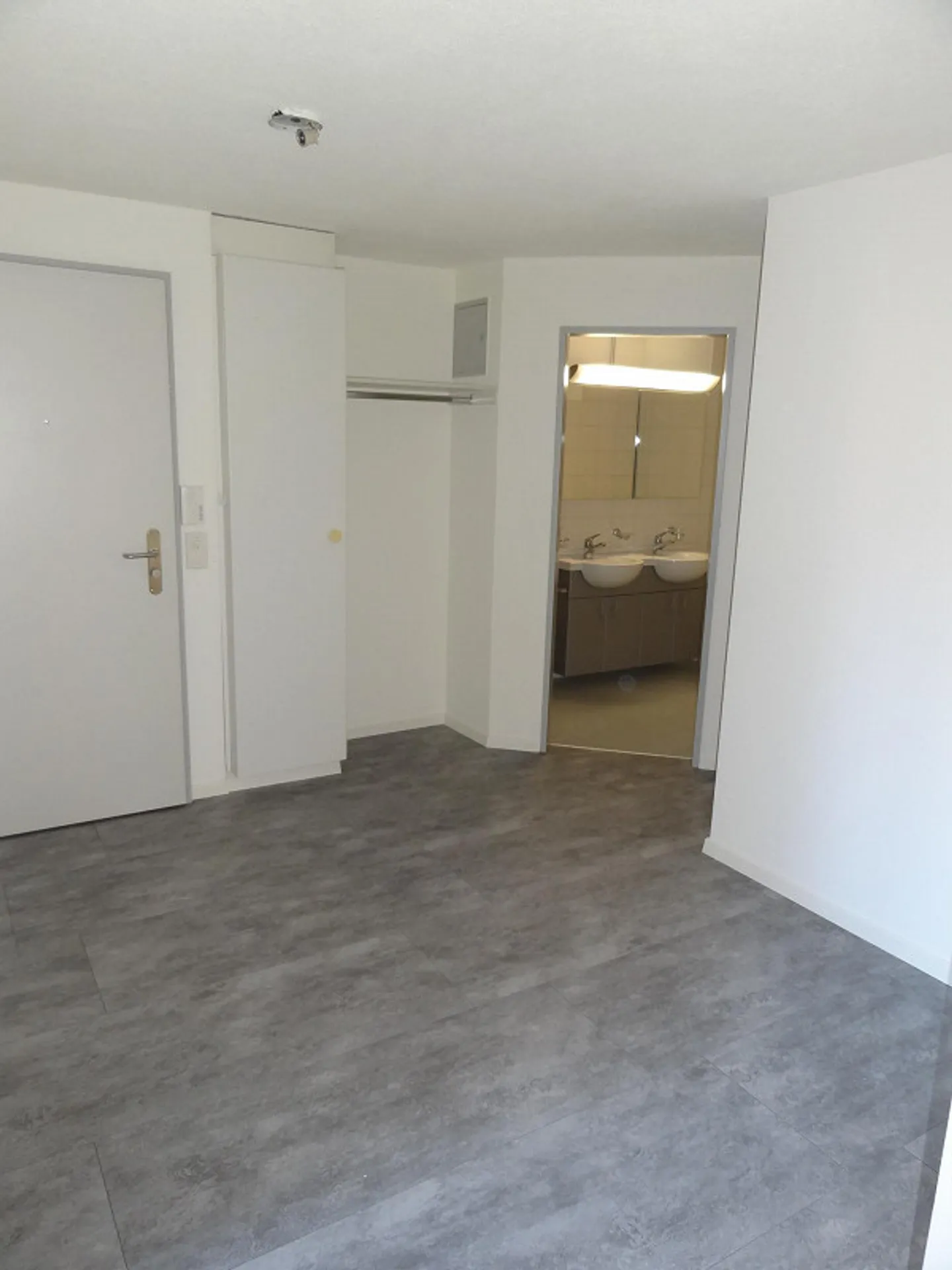 Lichtdurchflutete Wohnung – Wohnen in zentraler und grüner Umgebung - Foto 2 von 8