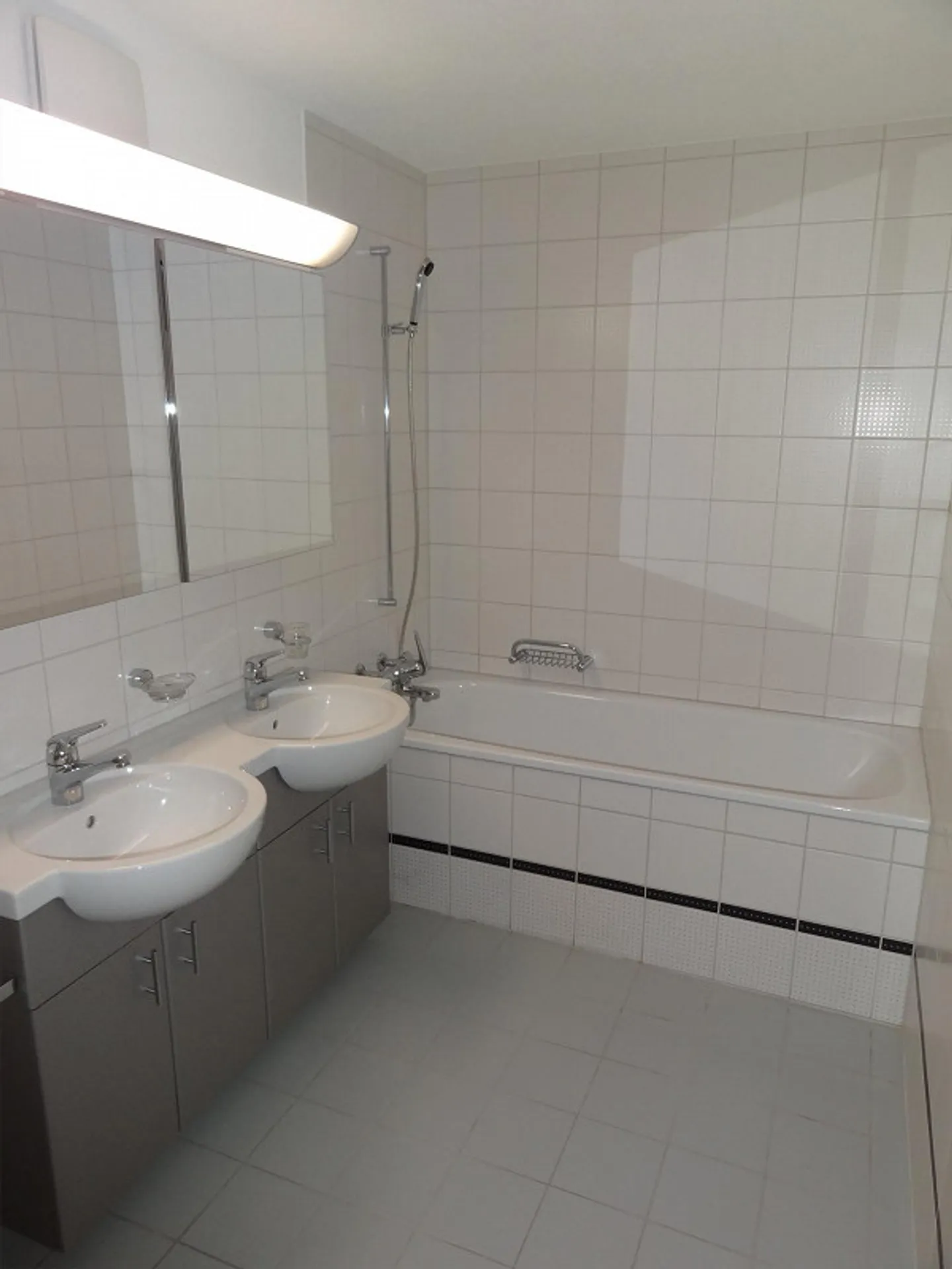 Lichtdurchflutete Wohnung – Wohnen in zentraler und grüner Umgebung - Foto 7 von 8