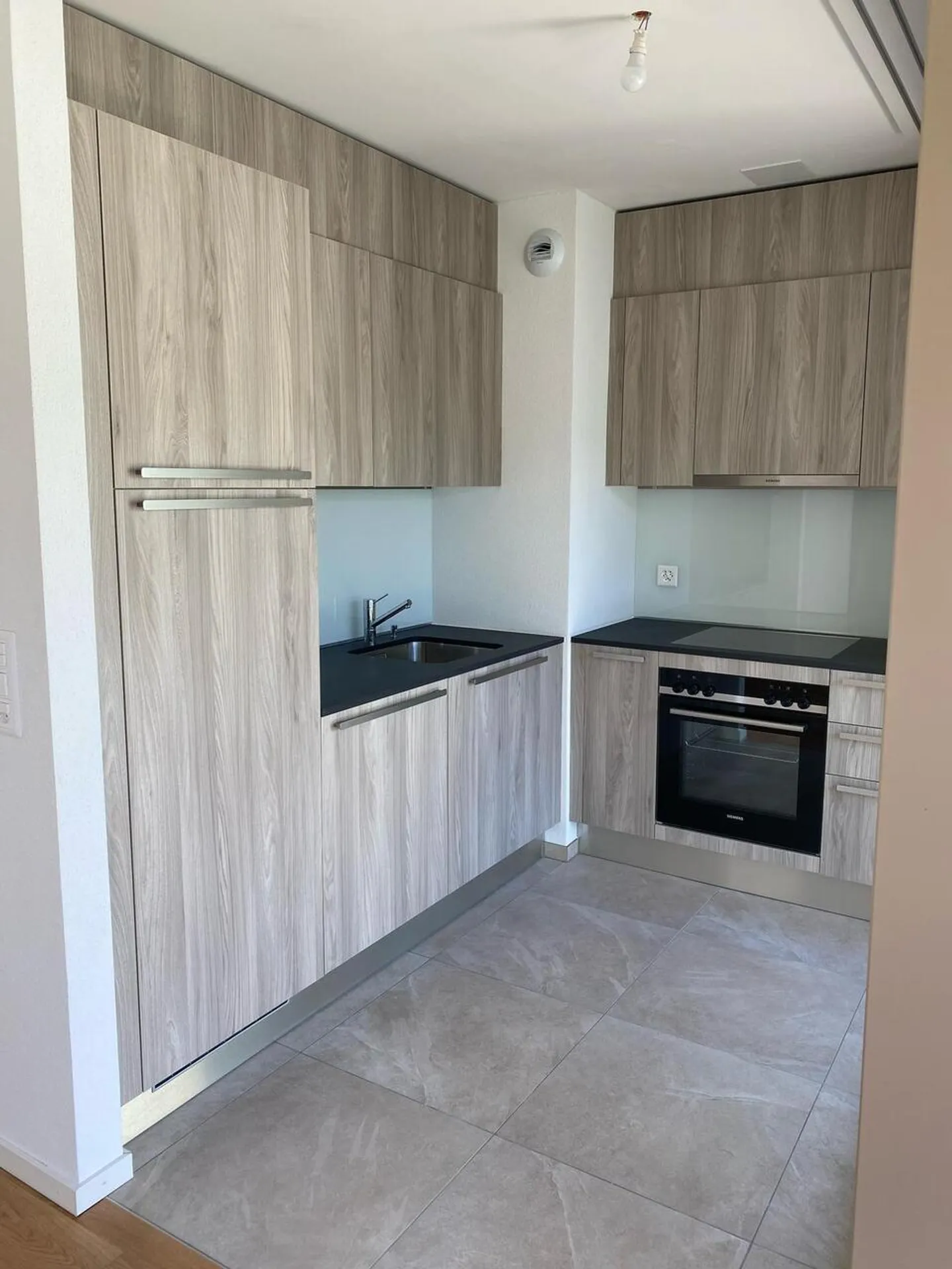 Studio on the 3rd and top floor - Rental contract from 01.09.2026 to 30.06.2027 - Photo 2 of 7