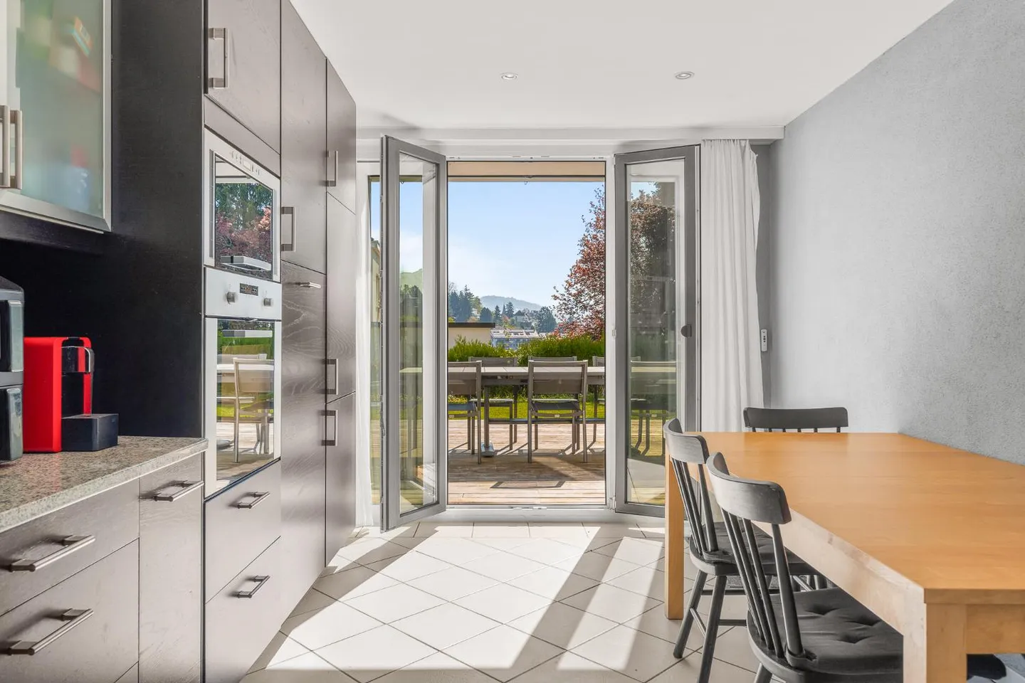 Splendida casa indipendente di 5,5 locali + studio con ingresso indipendente - giardino - Foto 3 di 18