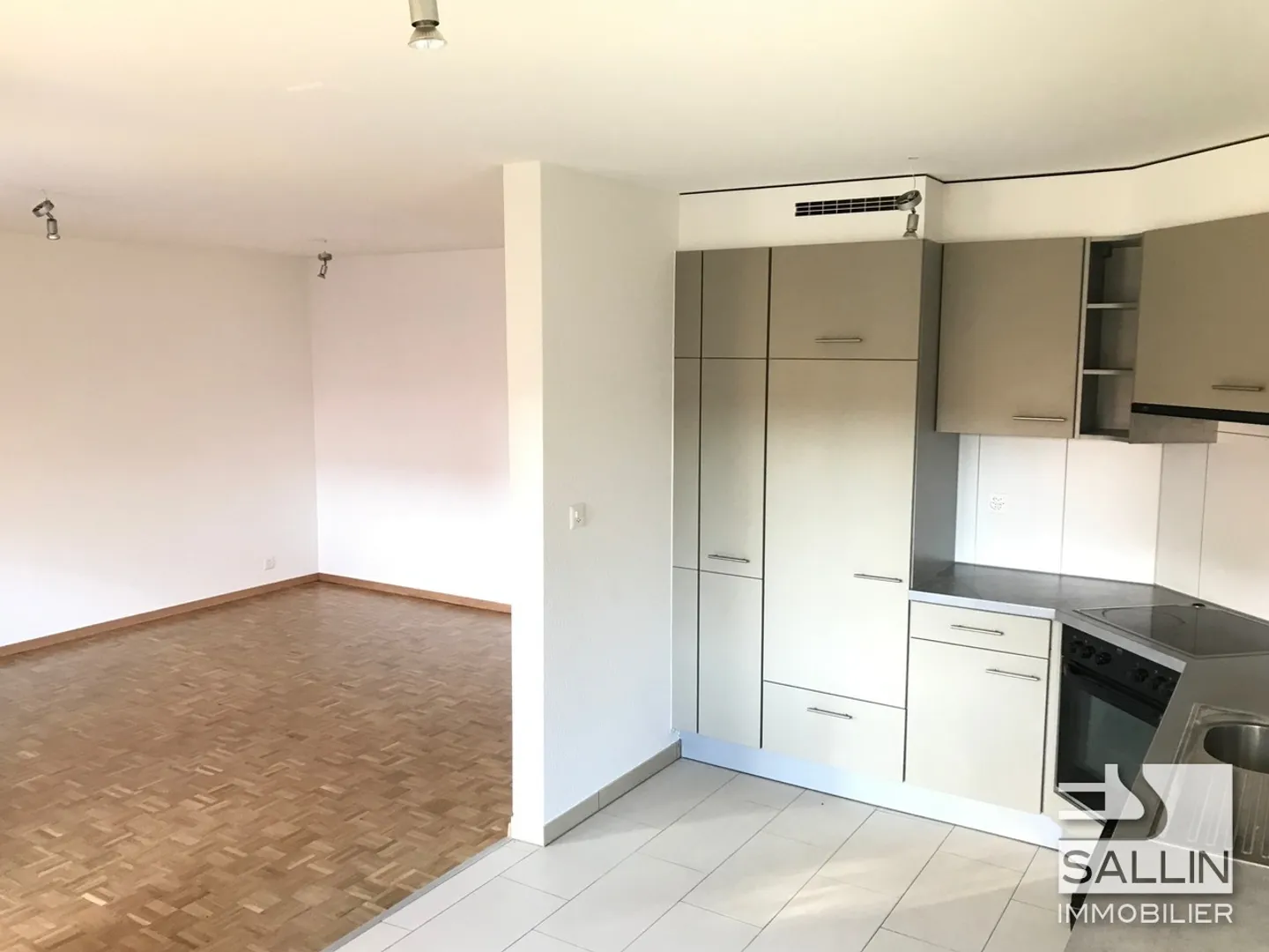 Bellissimo e spazioso appartamento con 4,5 stanze - Foto 3 di 9