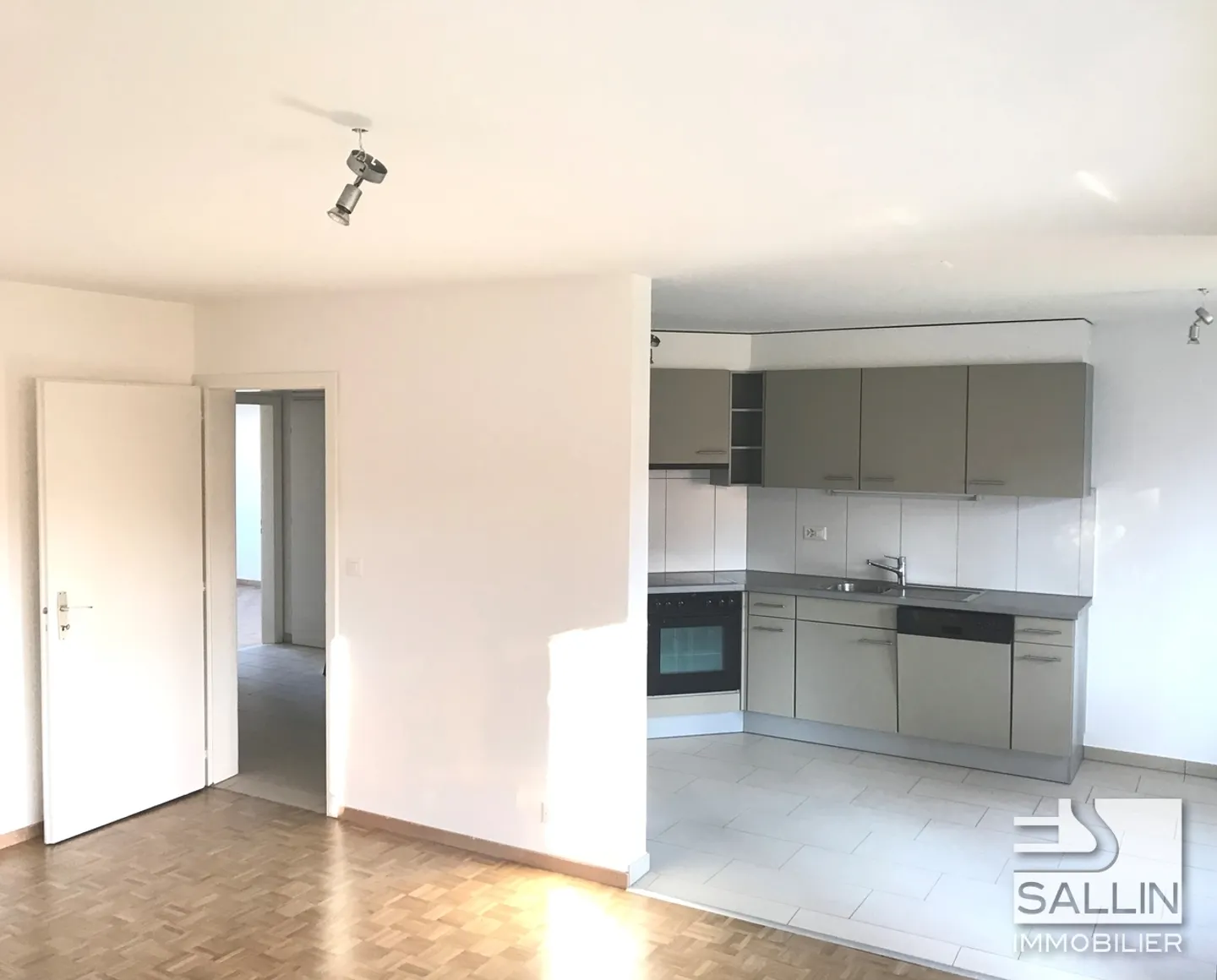 Bellissimo e spazioso appartamento con 4,5 stanze - Foto 4 di 9