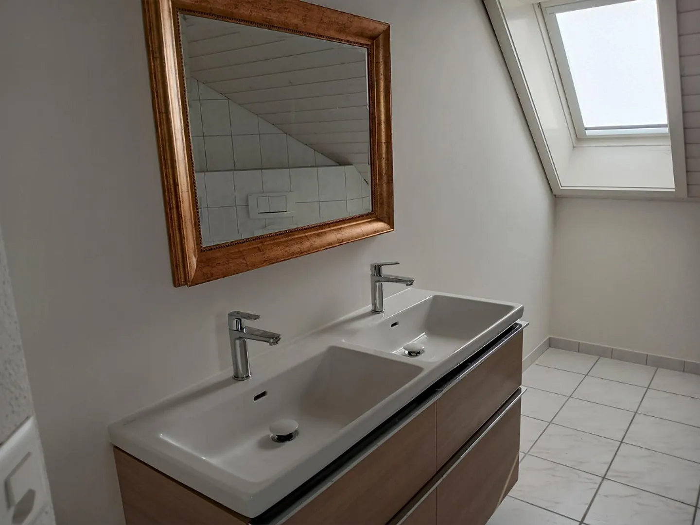 Central 4.5 Room Maisonette Apartment with Terrace - Photo 3 of 14