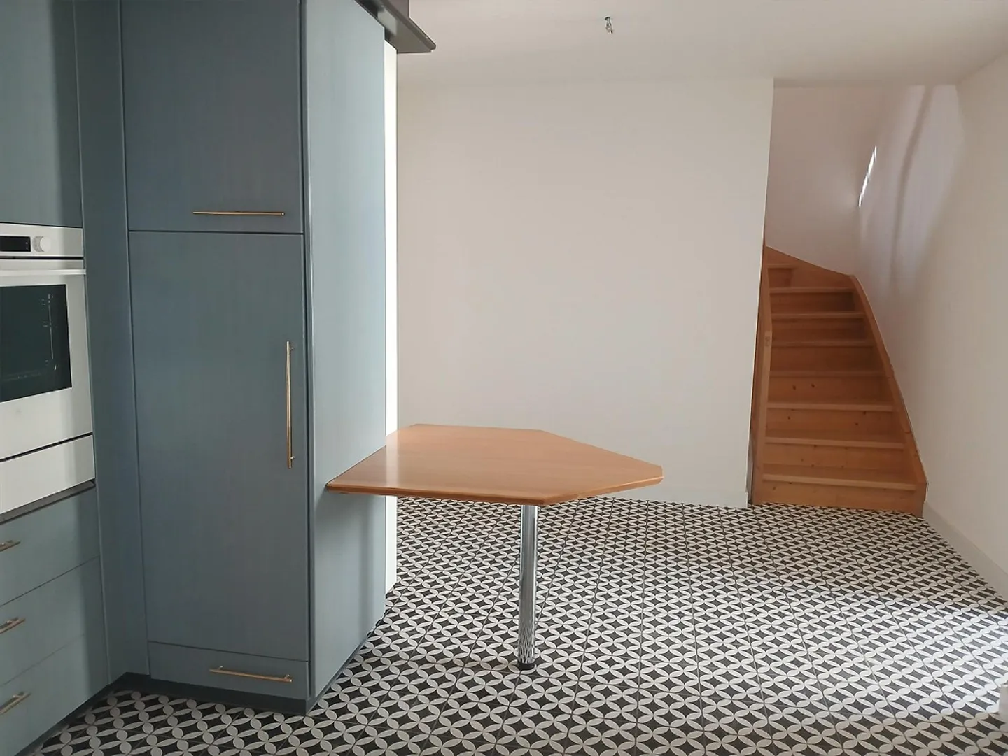 Central 4.5 Room Maisonette Apartment with Terrace - Photo 4 of 14
