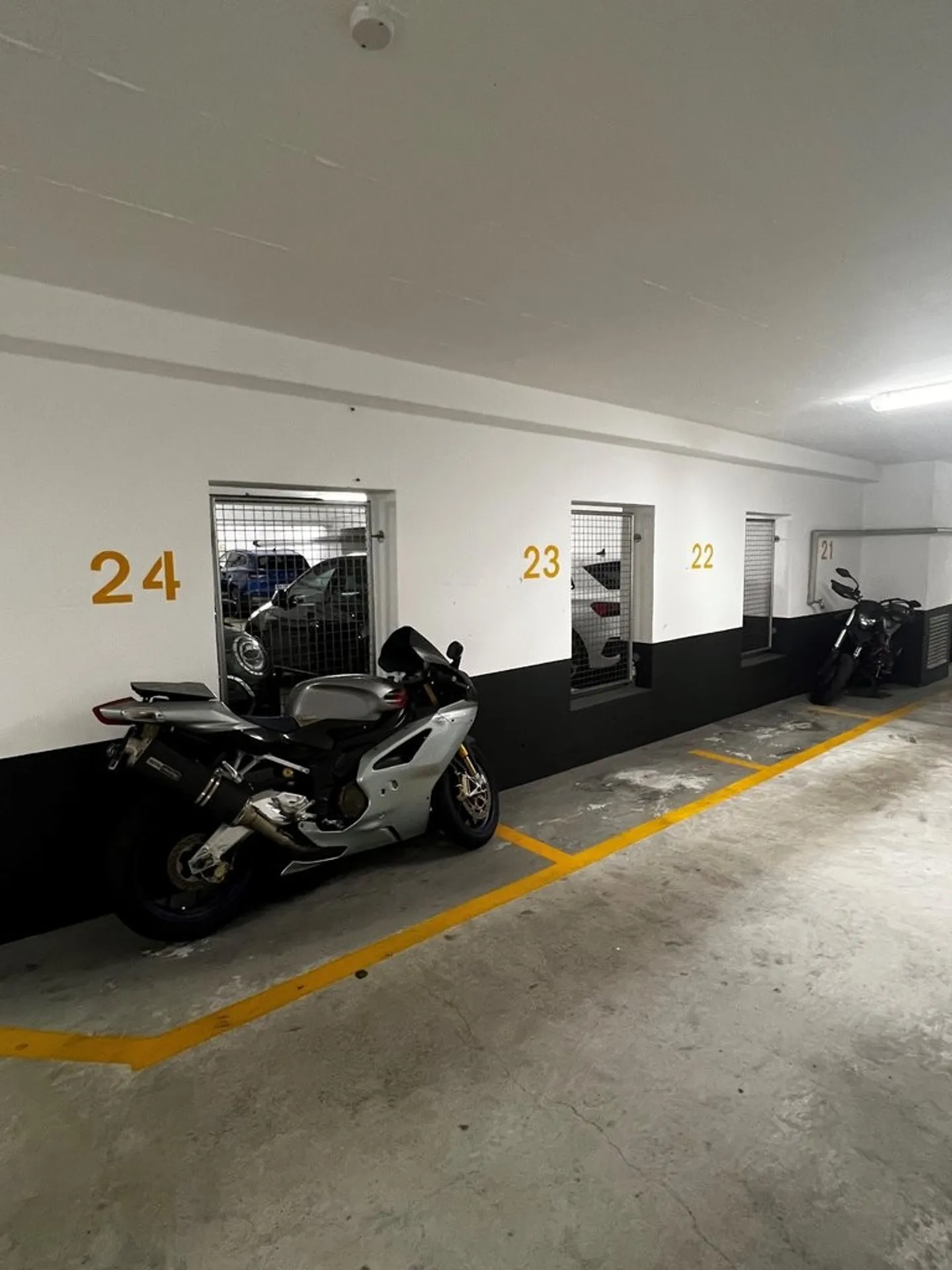 Un posto caldo per la tua moto - Foto 2 di 2