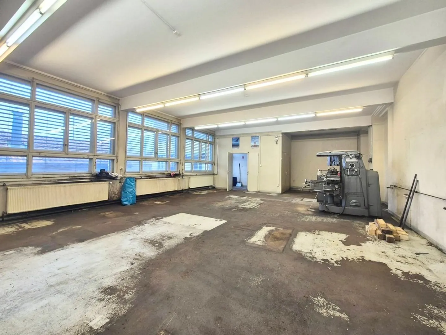 Commercial / Storage / Workshop - Photo 2 of 3