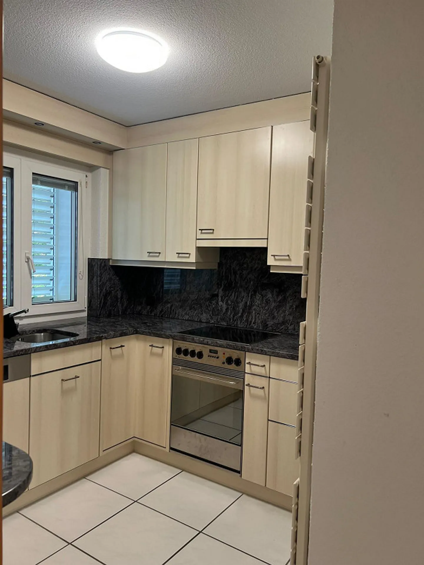 Appartement 4.5 pièces bien entretenu et ensoleillé sur la Saluferstrasse à Chur - Photo 4 sur 11