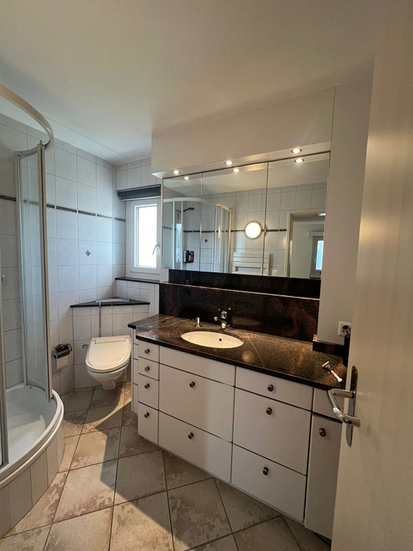 Appartement 4.5 pièces bien entretenu et ensoleillé sur la Saluferstrasse à Chur - Photo 5 sur 11