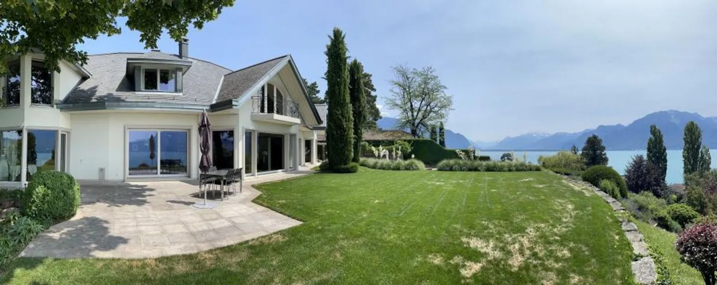 Stupenda Villa con Vista Lago - Foto 2 di 13