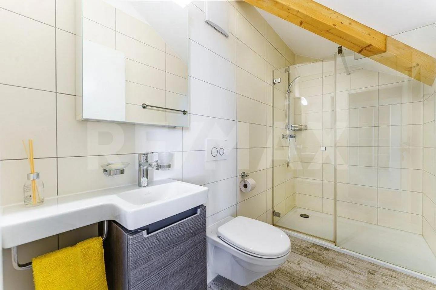 Mit Deckenhöhen von bis zu 3,9 m, superbe Wohnung - Foto 9 von 12