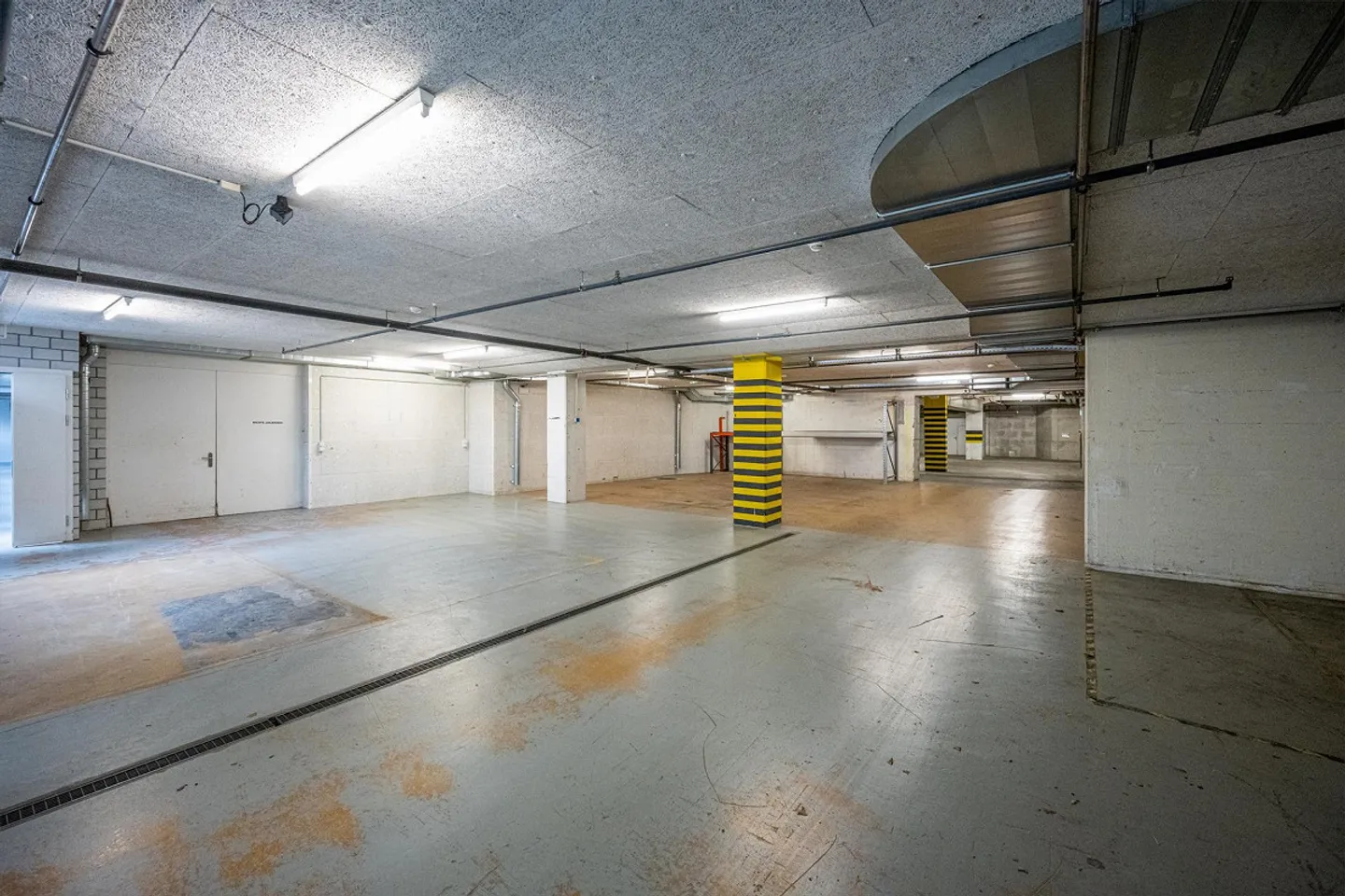 Spazi commerciali, uffici e magazzini, adatti a camion, da 900 a 6’200 m2 - Foto 8 di 17