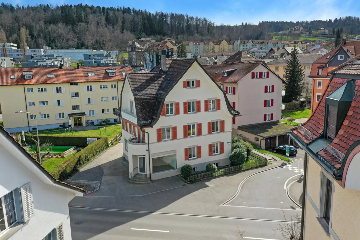 Fully rented multi-family house in an attractive location in St. Gallen - Photo 1 of 15
