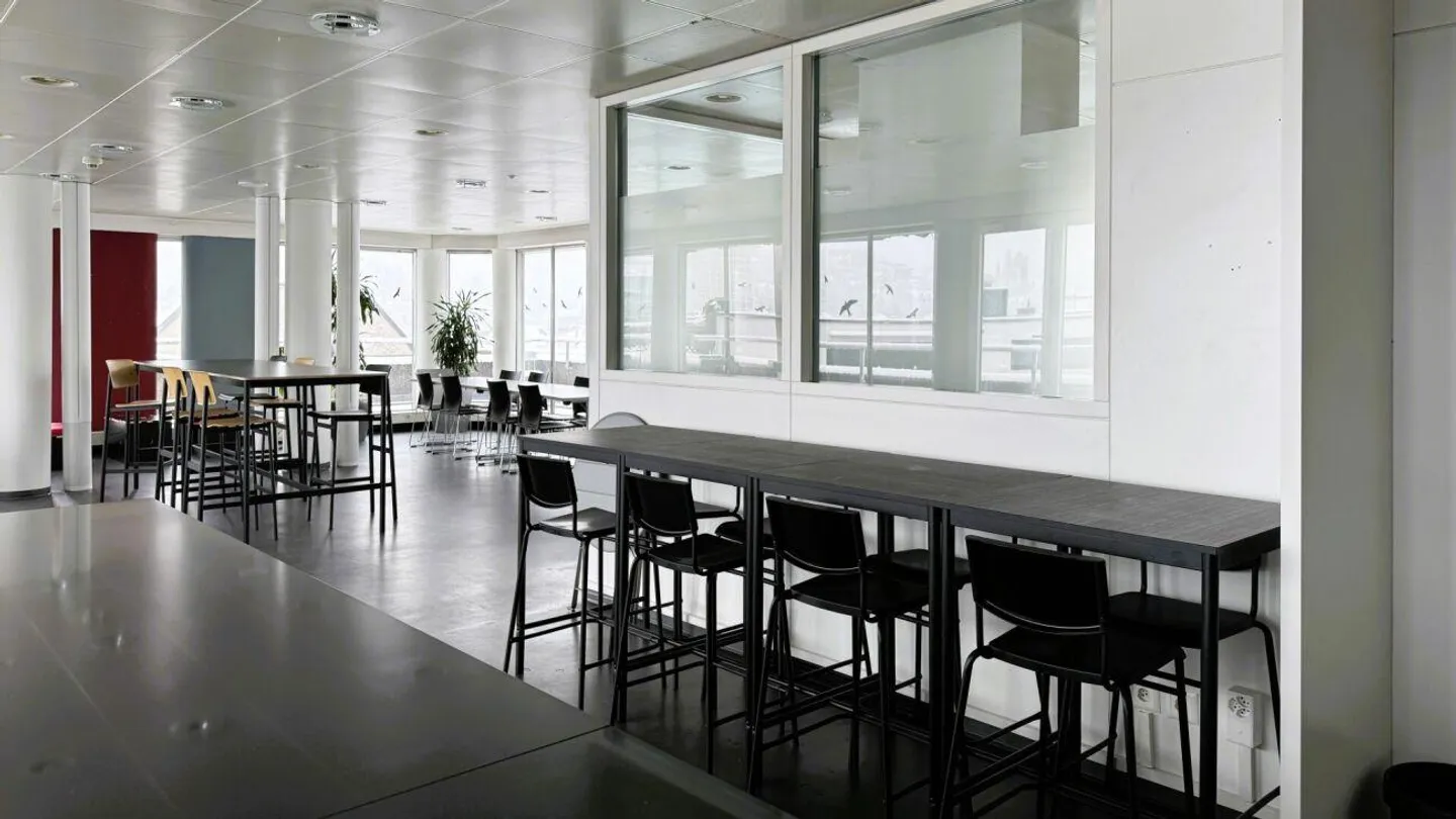 Lavorare sopra i tetti di San Gallo: ufficio di 231 m² con terrazza - Foto 4 di 12