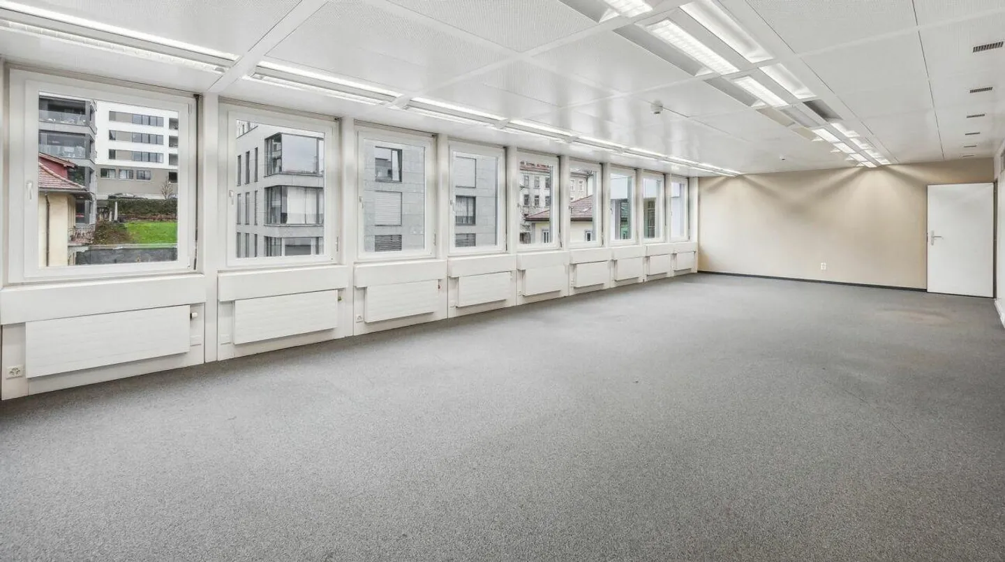 Lavorare sopra i tetti di San Gallo: ufficio di 231 m² con terrazza - Foto 5 di 12