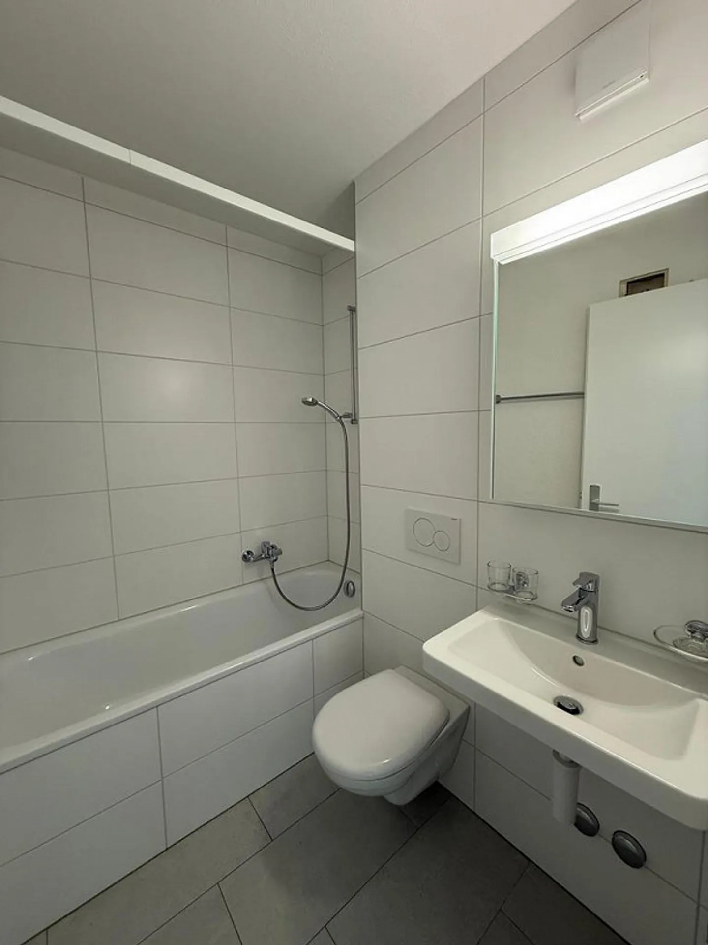 Appartamento moderno di 3,5 locali con balcone al 1° piano / Promozione affitto - Foto 4 di 9