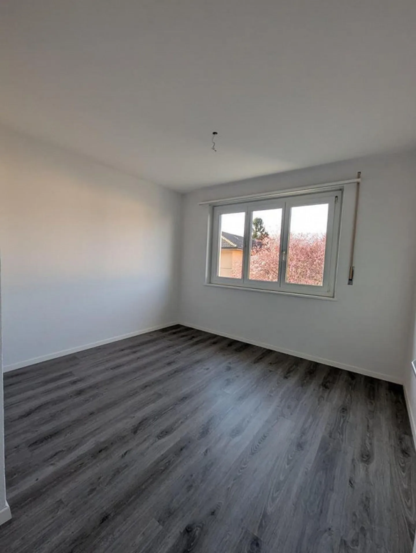 Appartamento moderno di 3,5 locali con balcone al 1° piano / Promozione affitto - Foto 5 di 9