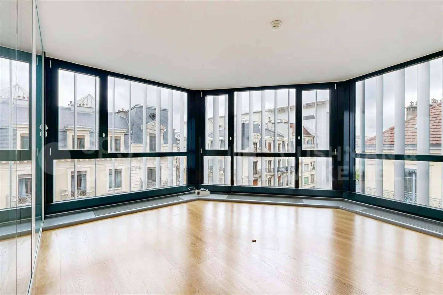 Rive 10 - Bright Offices on Elevated Floor Rue de Rive - Photo 3 of 4