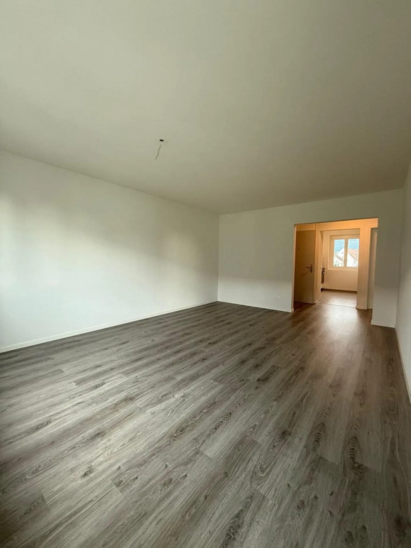 Appartamento moderno di 3,5 locali con balcone al 1° piano / Promozione affitto - Foto 7 di 9