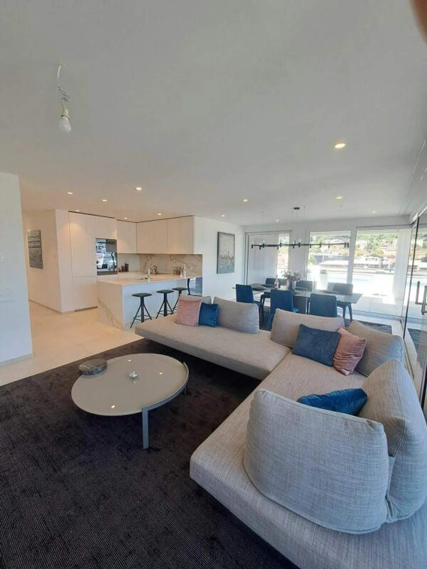 Penthouse de rêve luxueux et central avec de grandes terrasses et un toit panoramique à Locarno - Photo 3 sur 15