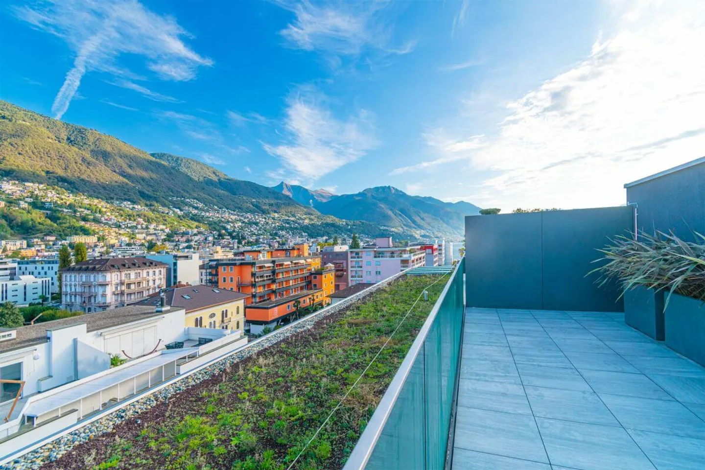 Penthouse de rêve luxueux et central avec de grandes terrasses et un toit panoramique à Locarno - Photo 5 sur 15