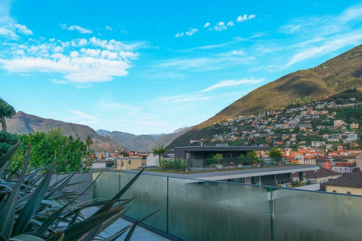 Penthouse de rêve luxueux et central avec de grandes terrasses et un toit panoramique à Locarno - Photo 6 sur 15