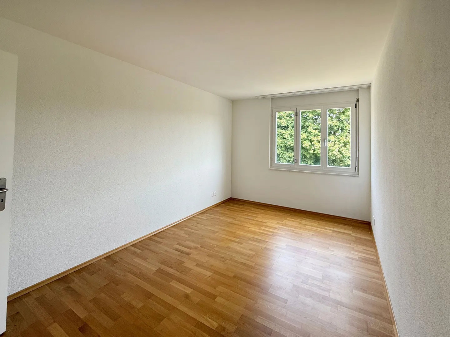 Beautiful apartment with balcony and parking space - Photo 5 of 9