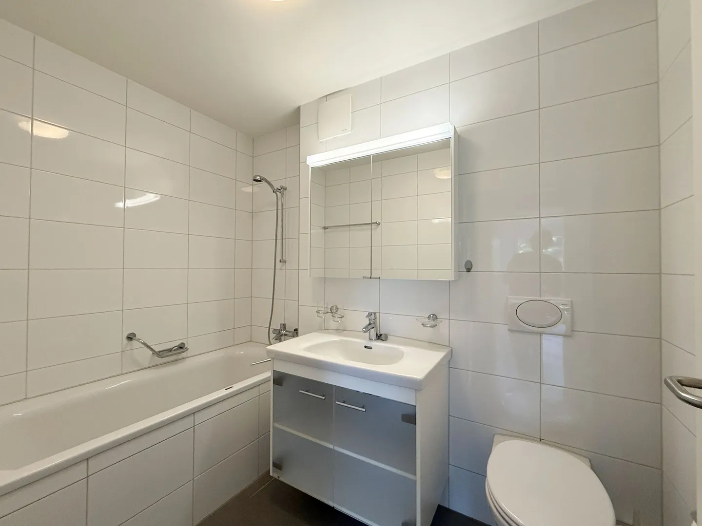 Beautiful apartment with balcony and parking space - Photo 6 of 9