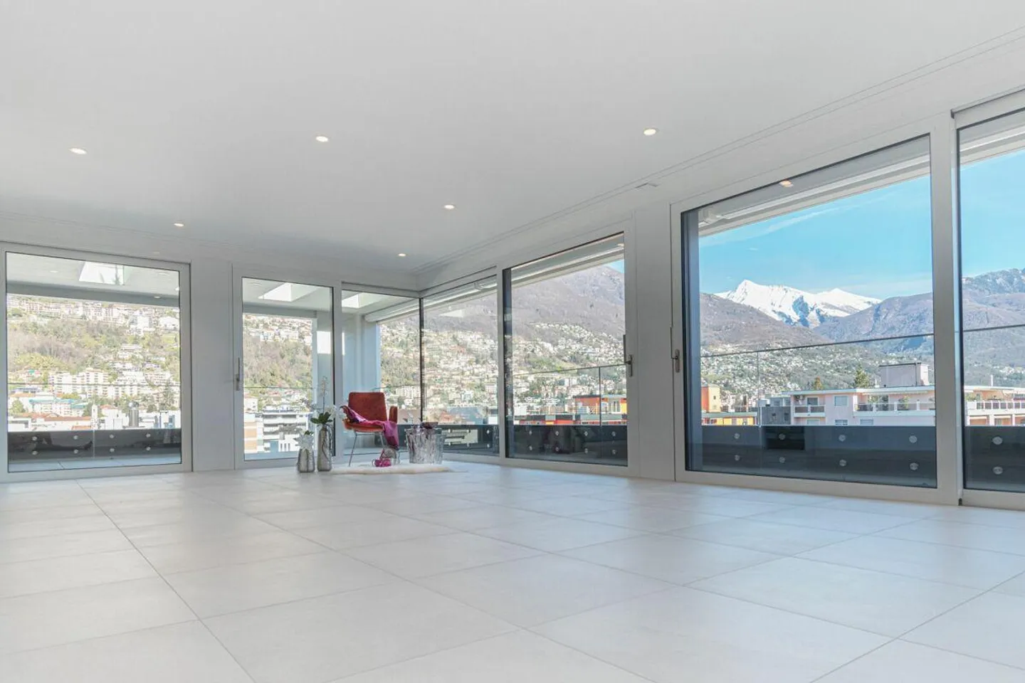Penthouse de rêve luxueux et central avec de grandes terrasses et un toit panoramique à Locarno - Photo 13 sur 15