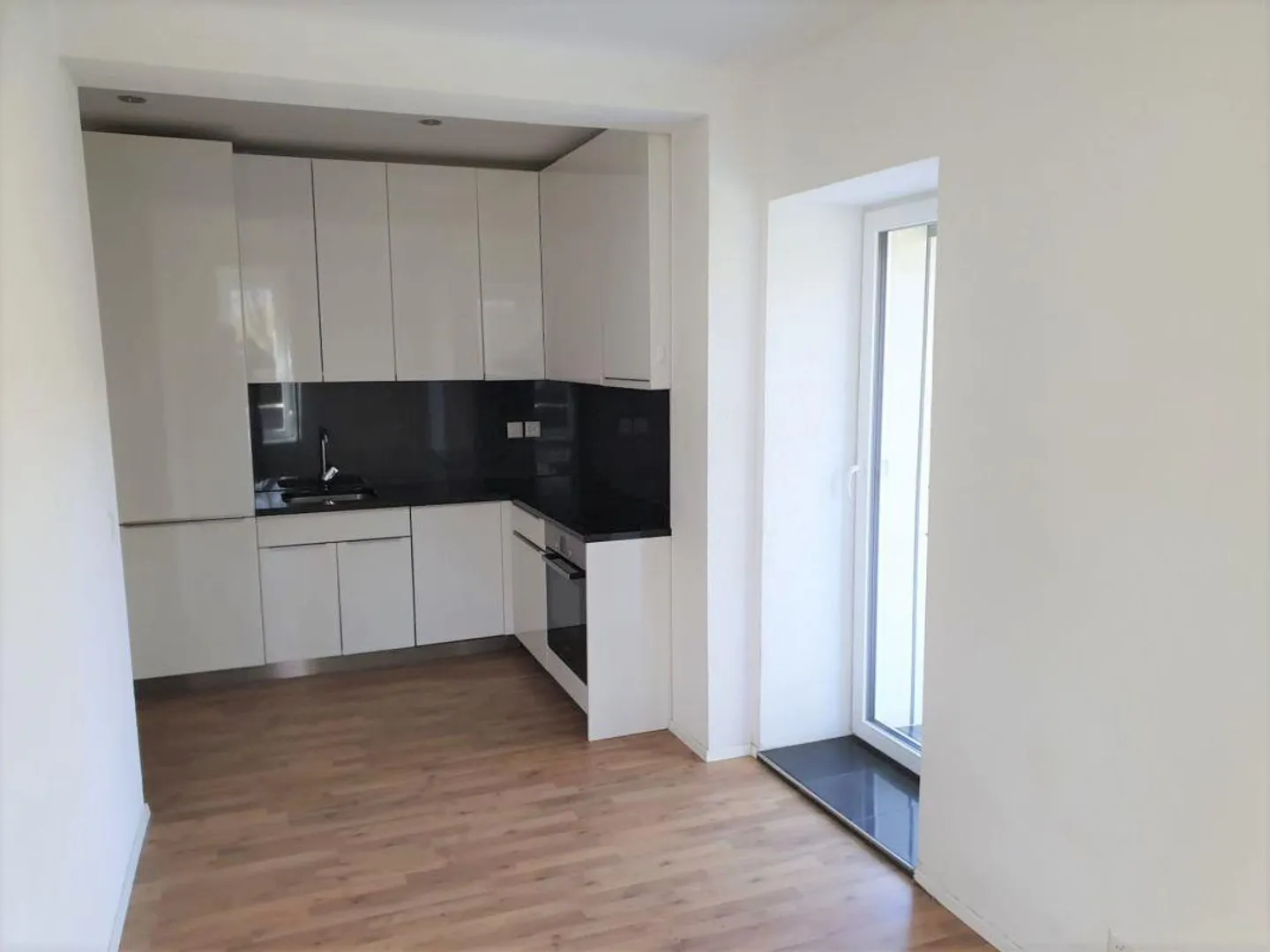 Moderne 2.5 Zimmer Wohnung - Foto 2 von 7