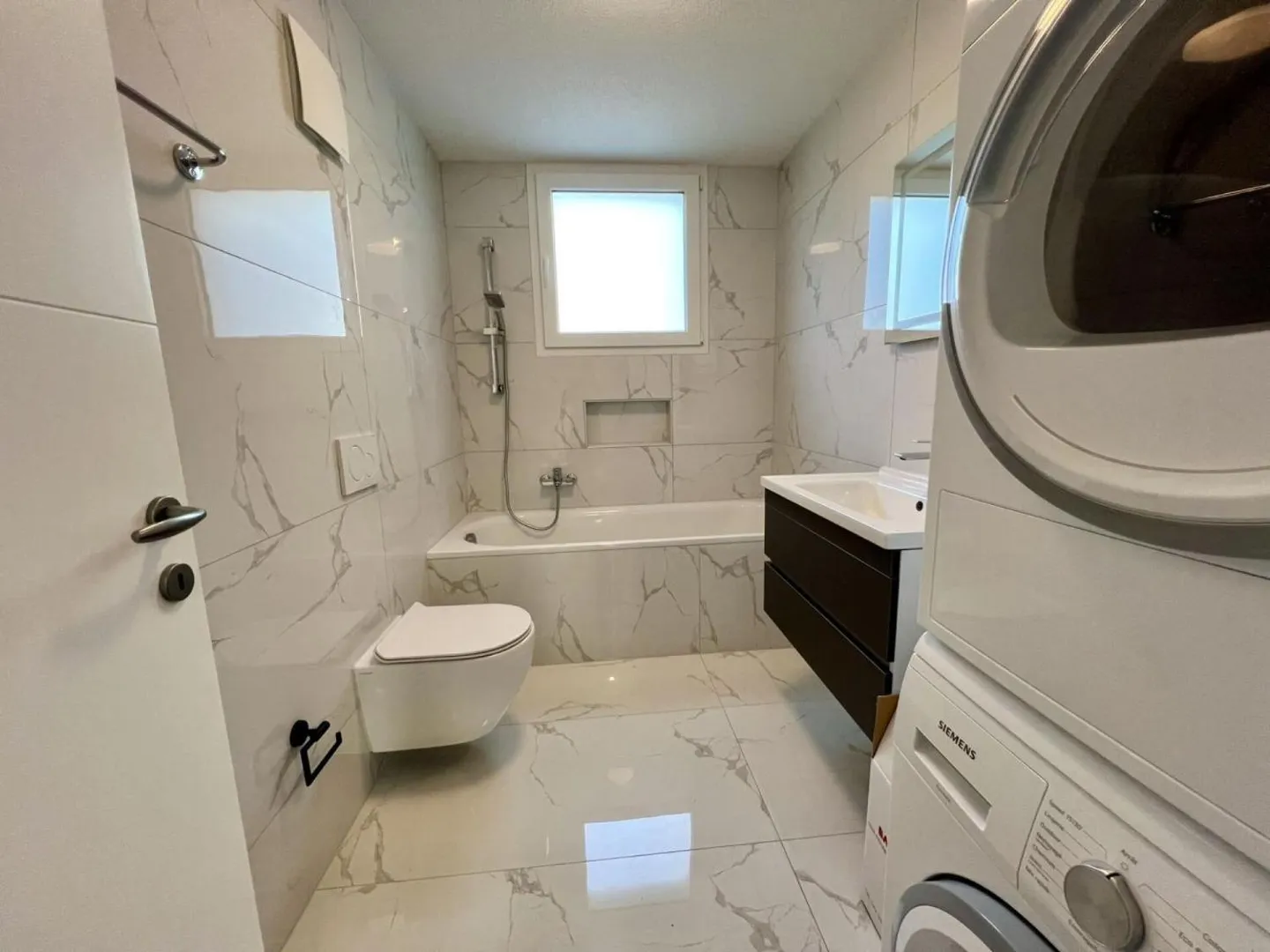 Appartement mansardé de 4.5 pièces à Domdidier - 1er loyer gratuit ! - Photo 8 sur 13