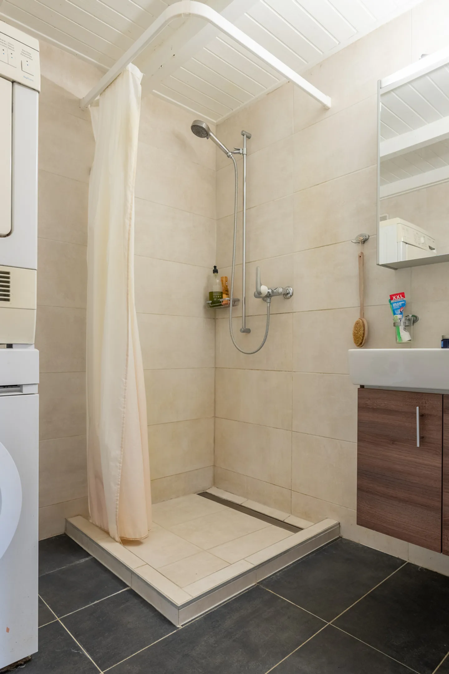 Casa a schiera luminosa con veranda e giardino - situata in una strada senza uscita - Foto 12 di 17