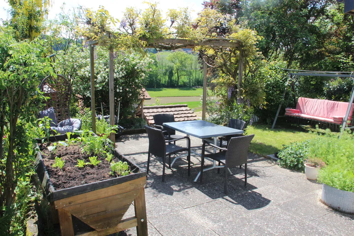 Casa a schiera luminosa con veranda e giardino - situata in una strada senza uscita - Foto 15 di 17