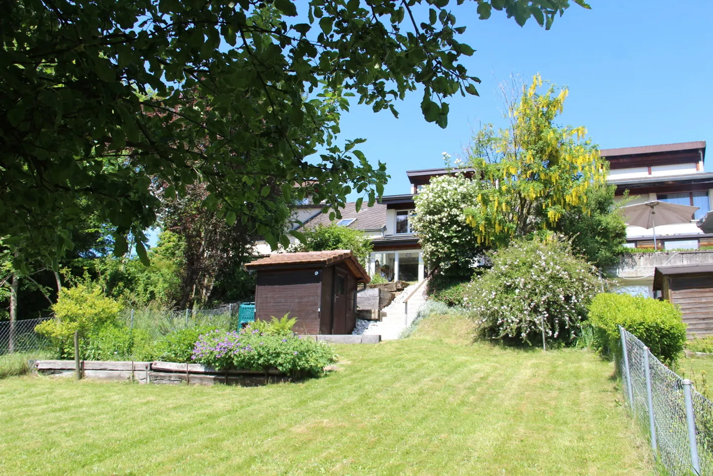 Casa a schiera luminosa con veranda e giardino - situata in una strada senza uscita - Foto 16 di 17