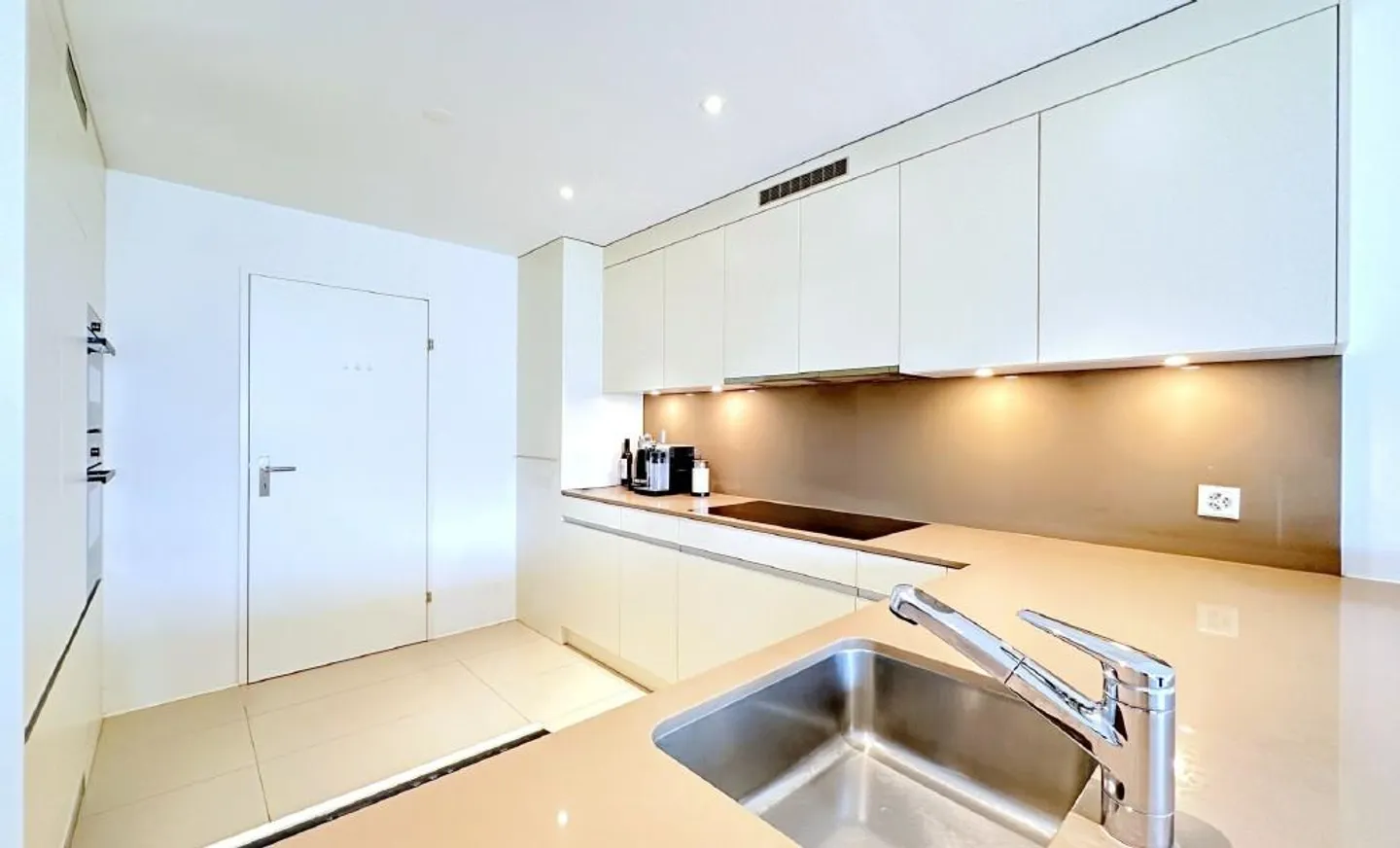 Appartamento moderno di 4,5 stanze in una posizione tranquilla a Baden-Rütihof - Foto 3 di 12