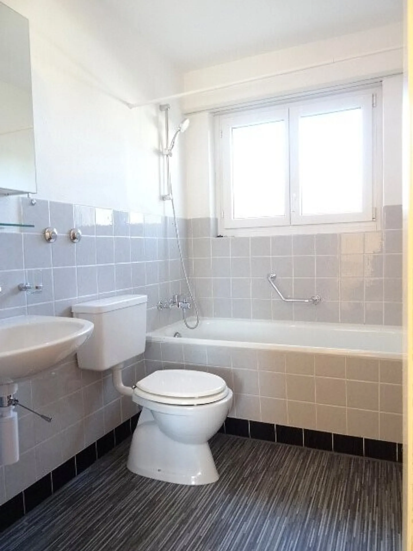 Appartamento 3 locali tranquillo e soleggiato di 83 m² al piano terra - Foto 3 di 9