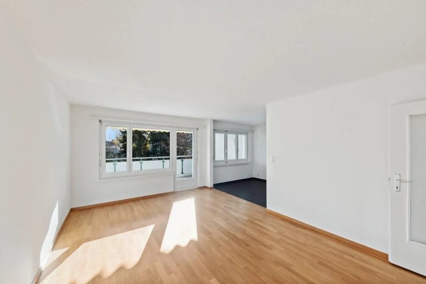 Votre nouveau chez-vous avec un grand balcon - Photo 4 sur 7