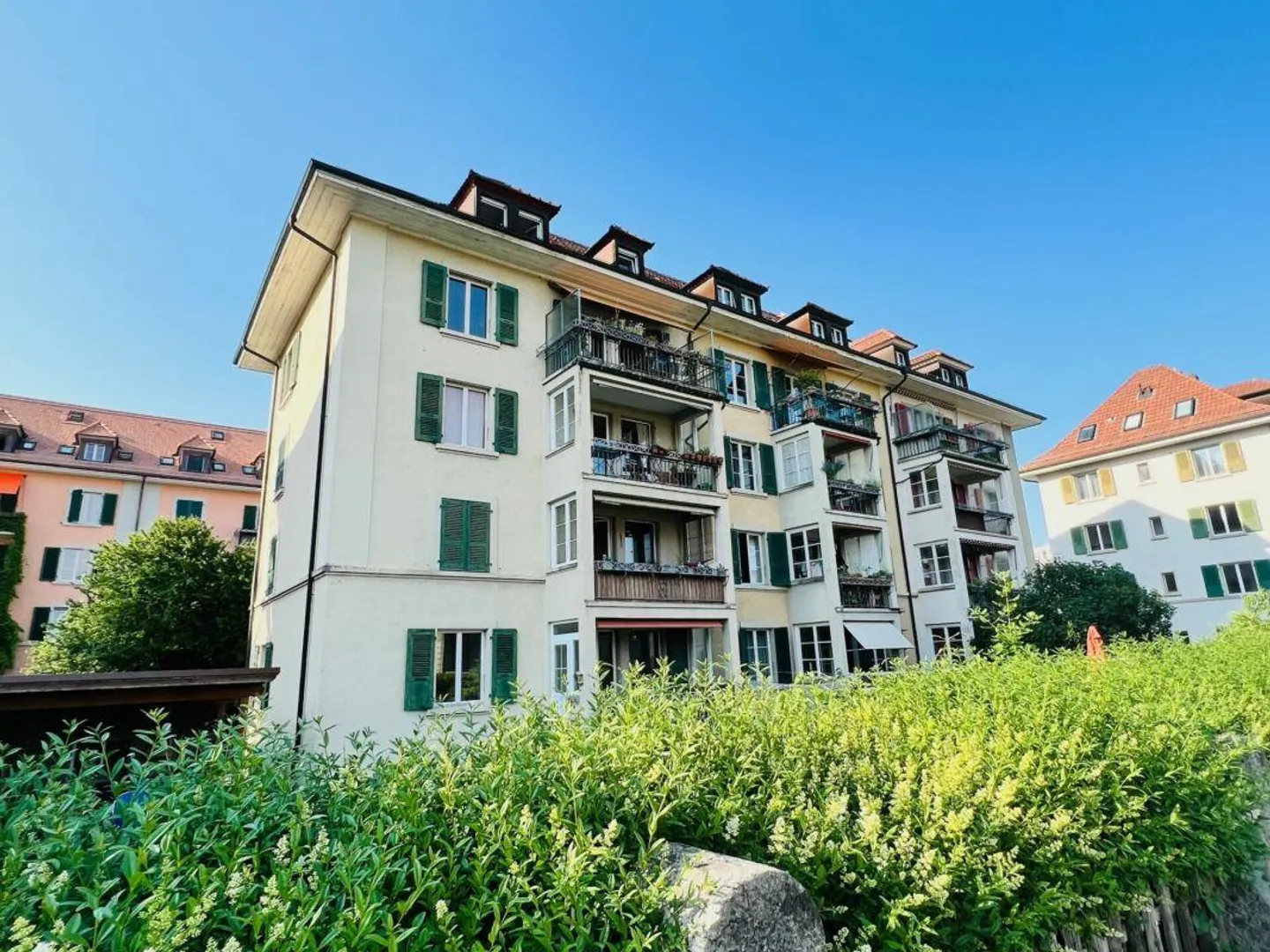 Spacious penthouse apartment with garden share - Photo 2 of 13