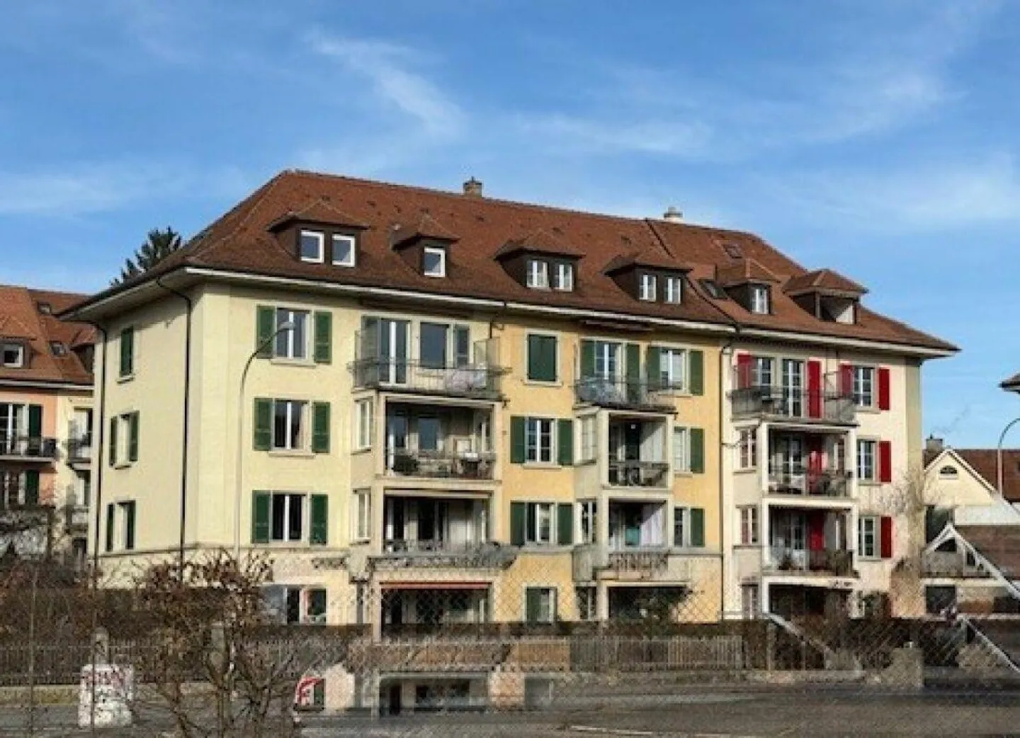 Spacious penthouse apartment with garden share - Photo 3 of 13