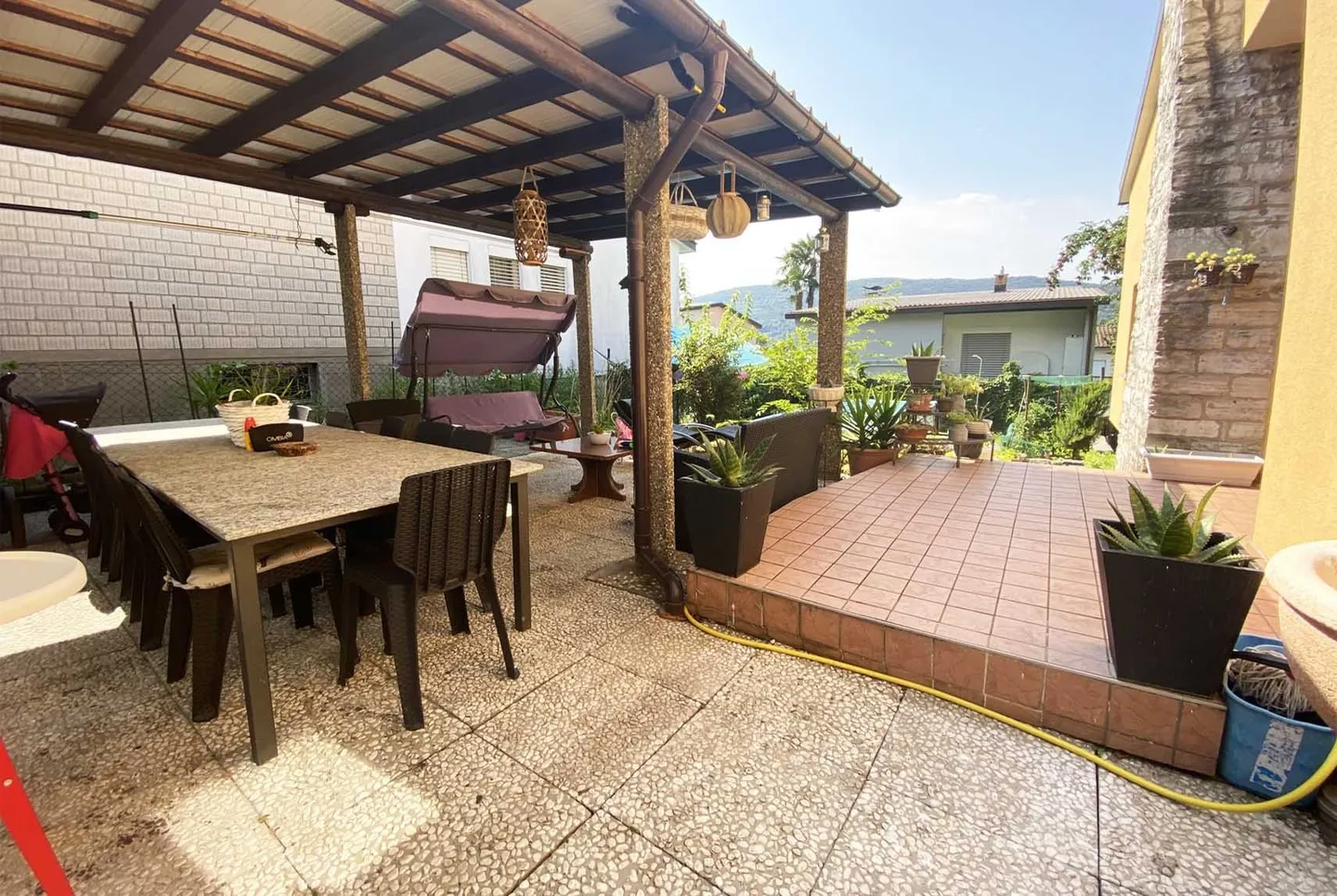 PRACHTVOLLE VILLA MIT POOL UND BAULAND IN MORBIO - Foto 3 von 9