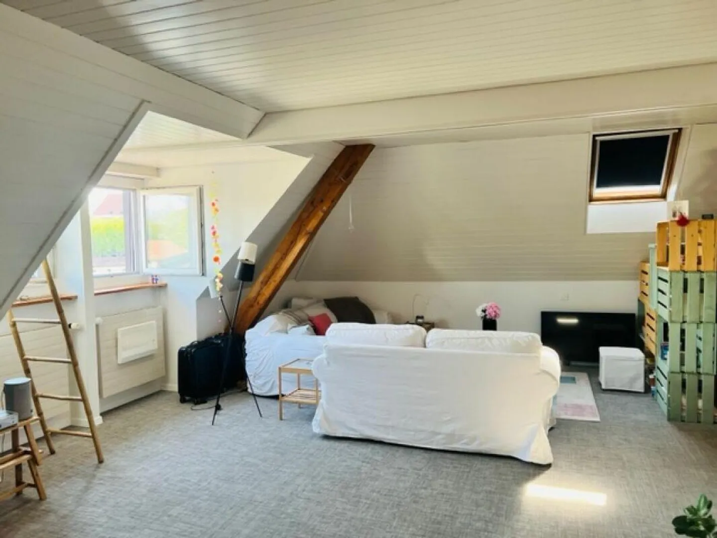 Spacious penthouse apartment with garden share - Photo 4 of 13