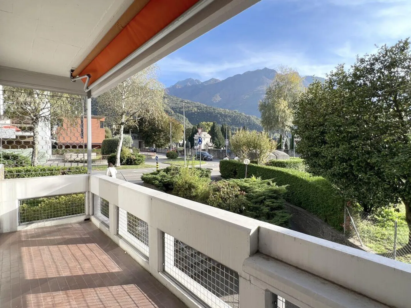 BELLINZONA | LARGE ONE-ROOM APARTMENT | BALCONY - Photo 1 of 9